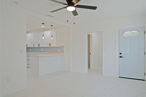 House in Saint Petersburg, Florida 4 bedrooms, 141.86 sq.m. № 2094688 - photo 6
