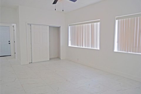 House in Saint Petersburg, Florida 4 bedrooms, 141.86 sq.m. № 2094688 - photo 27