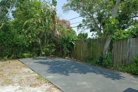 House in Saint Petersburg, Florida 4 bedrooms, 141.86 sq.m. № 2094688 - photo 19