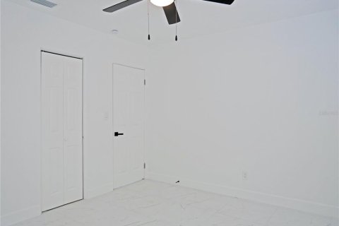 House in Saint Petersburg, Florida 4 bedrooms, 141.86 sq.m. № 2094688 - photo 15