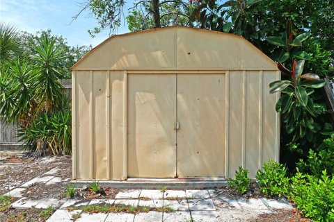 House in Saint Petersburg, Florida 4 bedrooms, 141.86 sq.m. № 2094688 - photo 21