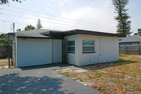 House in Saint Petersburg, Florida 4 bedrooms, 141.86 sq.m. № 2094688 - photo 18