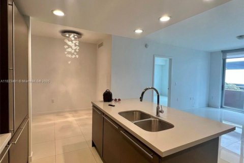 Condo in Doral, Florida, 3 bedrooms  № 2188296 - photo 5