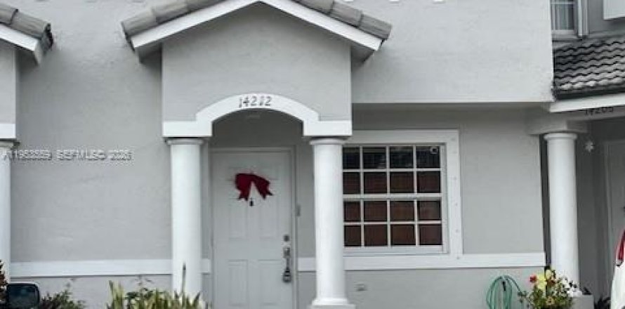 Дом в Майами, Флорида 3 спальни, 106.84м2 № 2008304