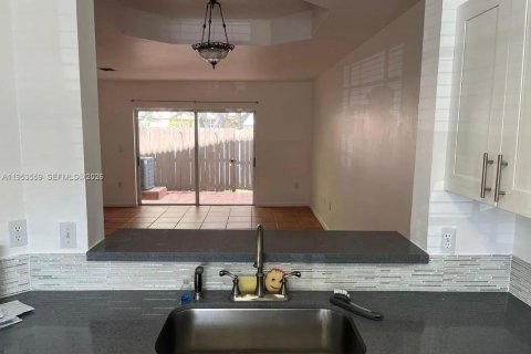 Купить виллу или дом в Майами, Флорида 3 спальни, 106.84м2, № 2008304 - фото 10