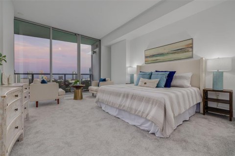 Condo in Saint Petersburg, Florida, 2 bedrooms  № 1904025 - photo 19