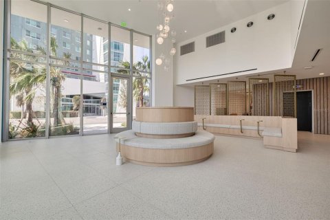 Condo in Saint Petersburg, Florida, 2 bedrooms  № 1904025 - photo 5