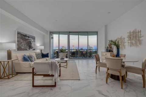 Condo in Saint Petersburg, Florida, 2 bedrooms  № 1904025 - photo 13