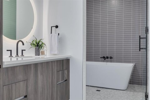 Condo in Saint Petersburg, Florida, 2 bedrooms  № 1904025 - photo 25