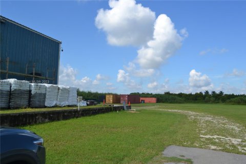 Купить коммерческую недвижимость в Майами, Флорида № 1923985 - фото 16