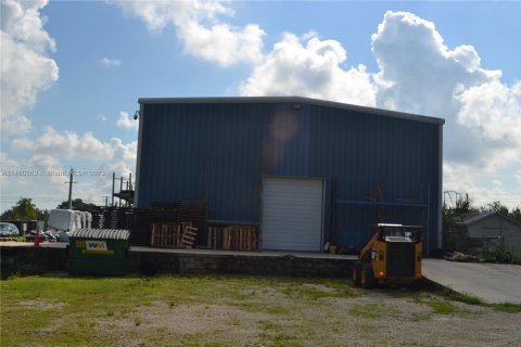 Купить коммерческую недвижимость в Майами, Флорида № 1923985 - фото 14