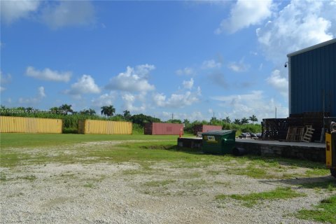 Купить коммерческую недвижимость в Майами, Флорида № 1923985 - фото 17