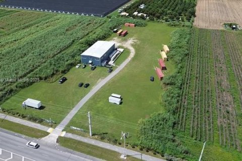 Купить коммерческую недвижимость в Майами, Флорида № 1923985 - фото 1