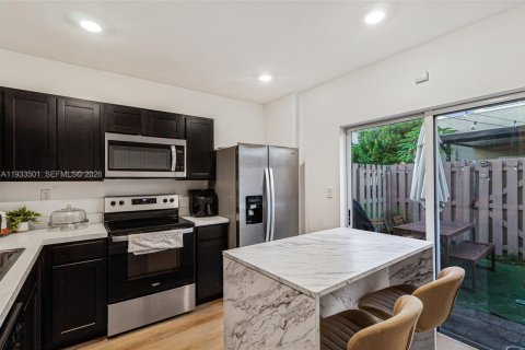 Townhouse in Florida City, Florida 2 bedrooms, 112.23 sq.m. № 1996211 - photo 8