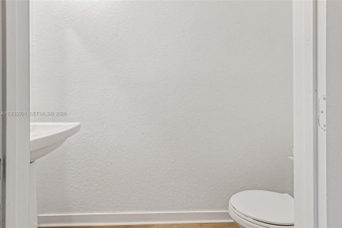 Townhouse in Florida City, Florida 2 bedrooms, 112.23 sq.m. № 1996211 - photo 6