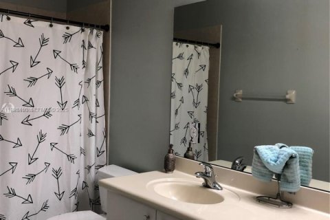 Casa en venta en Miami, Florida, 4 dormitorios, 217.21 m2 № 1990614 - foto 20