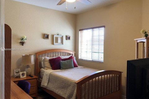 Casa en venta en Miami, Florida, 4 dormitorios, 217.21 m2 № 1990614 - foto 19