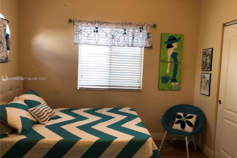 Casa en venta en Miami, Florida, 4 dormitorios, 217.21 m2 № 1990614 - foto 18