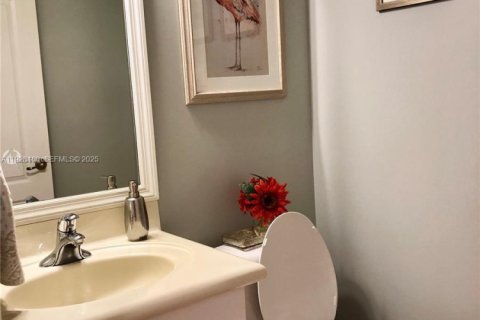 Casa en venta en Miami, Florida, 4 dormitorios, 217.21 m2 № 1990614 - foto 13