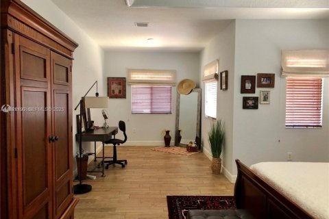 Casa en venta en Miami, Florida, 4 dormitorios, 217.21 m2 № 1990614 - foto 23