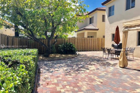 Casa en venta en Miami, Florida, 4 dormitorios, 217.21 m2 № 1990614 - foto 15