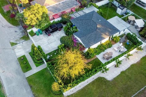 House in Miami, Florida 3 bedrooms, 107.21 sq.m. № 1816373 - photo 3