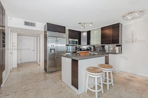 Condo in Miami Beach, Florida, 1 bedroom  № 1799145 - photo 9