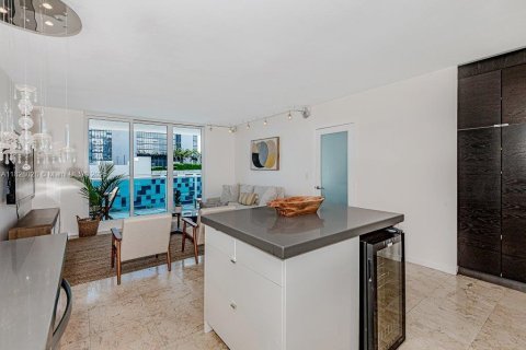 Condo in Miami Beach, Florida, 1 bedroom  № 1799145 - photo 3