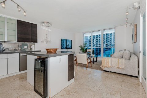 Condo in Miami Beach, Florida, 1 bedroom  № 1799145 - photo 2