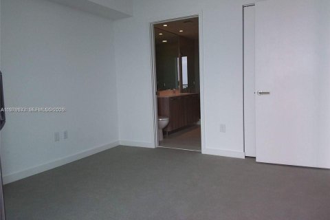 Condo in Miami, Florida, 1 bedroom  № 2044469 - photo 5