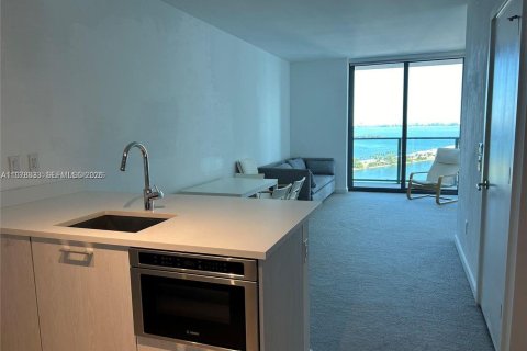 Condo in Miami, Florida, 1 bedroom  № 2044469 - photo 2