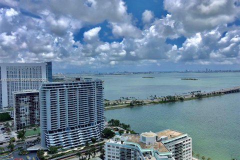 Condo in Miami, Florida, 1 bedroom  № 2044469 - photo 1