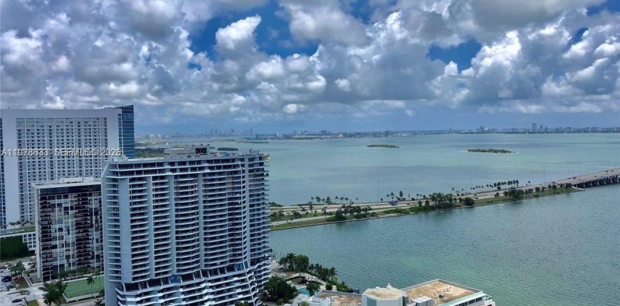 Condo in Miami, Florida, 1 bedroom  № 2044469