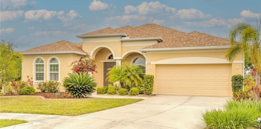 House in Parrish, Florida 3 bedrooms, 225.75 sq.m. № 1598230