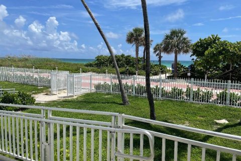 Condo in Miami Beach, Florida, 2 bedrooms  № 1697235 - photo 20