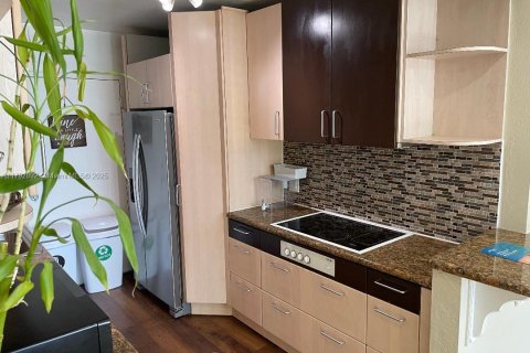 Condo in Miami Beach, Florida, 2 bedrooms  № 1697235 - photo 27