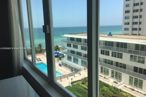 Condo in Miami Beach, Florida, 2 bedrooms  № 1697235 - photo 29