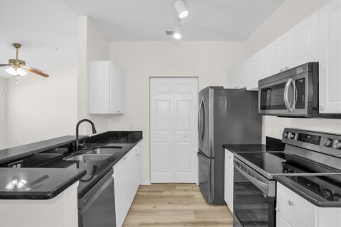 Condo in Altamonte Springs, Florida, 3 bedrooms  № 2101728 - photo 9