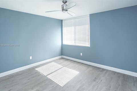 Adosado en alquiler en Hialeah, Florida, 3 dormitorios, 121.14 m2 № 1968482 - foto 13