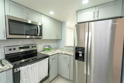 Adosado en alquiler en Hialeah, Florida, 3 dormitorios, 121.14 m2 № 1968482 - foto 23