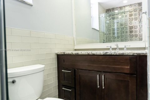 Adosado en alquiler en Hialeah, Florida, 3 dormitorios, 121.14 m2 № 1968482 - foto 11