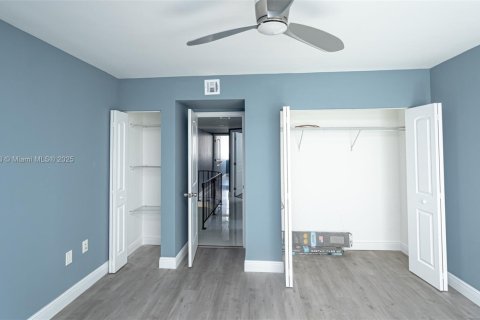 Adosado en alquiler en Hialeah, Florida, 3 dormitorios, 121.14 m2 № 1968482 - foto 16