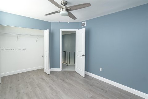 Adosado en alquiler en Hialeah, Florida, 3 dormitorios, 121.14 m2 № 1968482 - foto 8