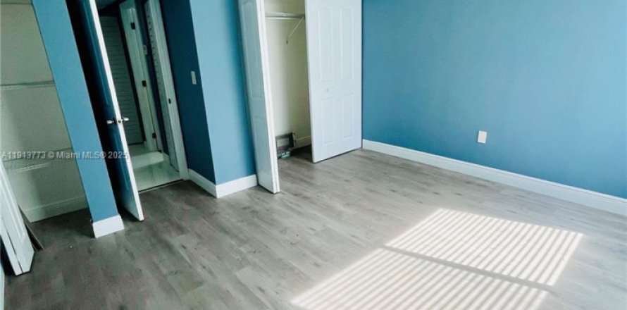 Adosado en Hialeah, Florida 3 dormitorios, 121.14 m2 № 1968482