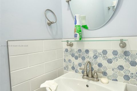 Adosado en alquiler en Hialeah, Florida, 3 dormitorios, 121.14 m2 № 1968482 - foto 19