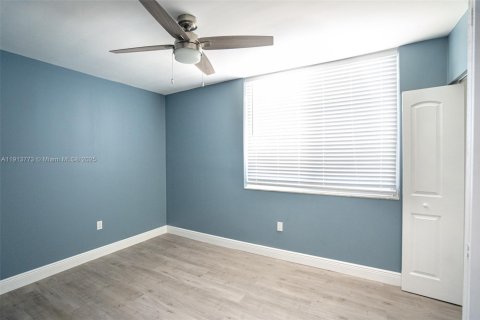 Adosado en alquiler en Hialeah, Florida, 3 dormitorios, 121.14 m2 № 1968482 - foto 6