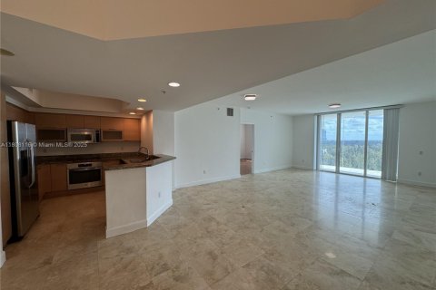 Condo in North Miami, Florida, 2 bedrooms № 1959699 - photo 1