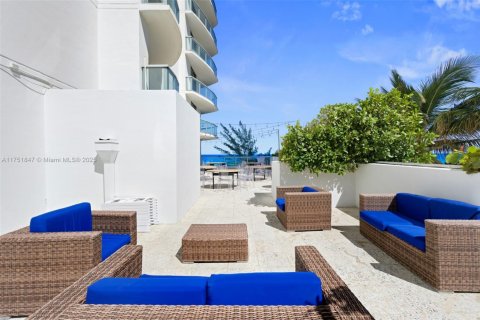 Condo in Sunny Isles Beach, Florida, 1 bedroom  № 1867496 - photo 23