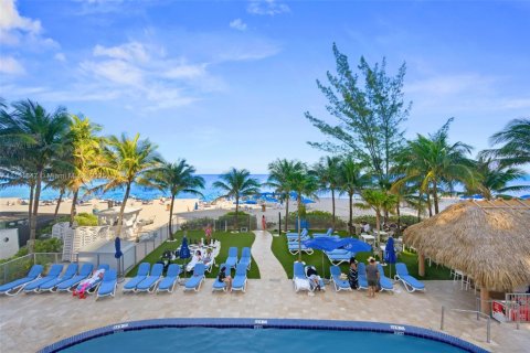 Condo in Sunny Isles Beach, Florida, 1 bedroom  № 1867496 - photo 24
