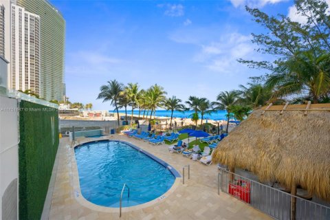 Condo in Sunny Isles Beach, Florida, 1 bedroom  № 1867496 - photo 25